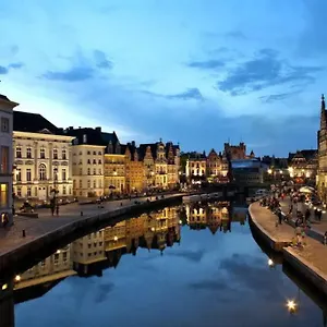 romantic-unesco-medieval-house-in-the-city-center.hotelsghent.com/